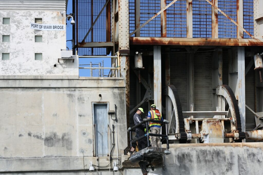 Are contractors required to be bonded in florida